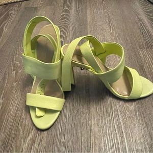 Sandal with heel. BCBG MAXAZRIA